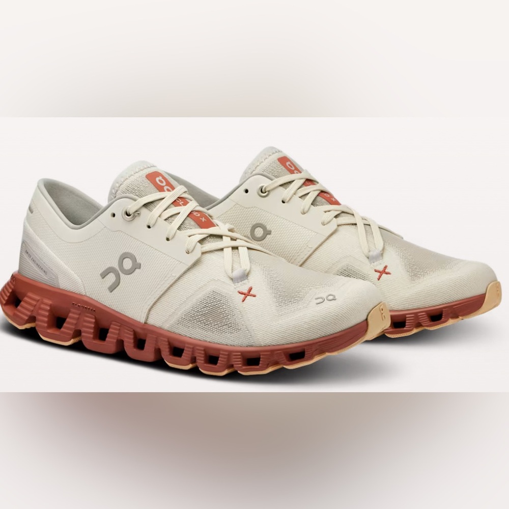 On Cloud X3 Women’s Size 6.5 in Ice Auburn.
Used w/ rower strap wear on top.